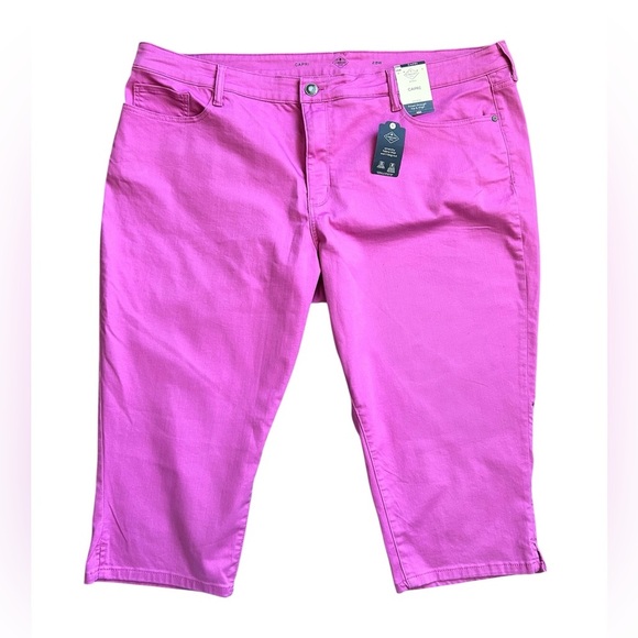 St. John's Bay Pants - St. John’s Bay NWT Bubble Gum Pink Mid-Rise Plus size Capris 28W